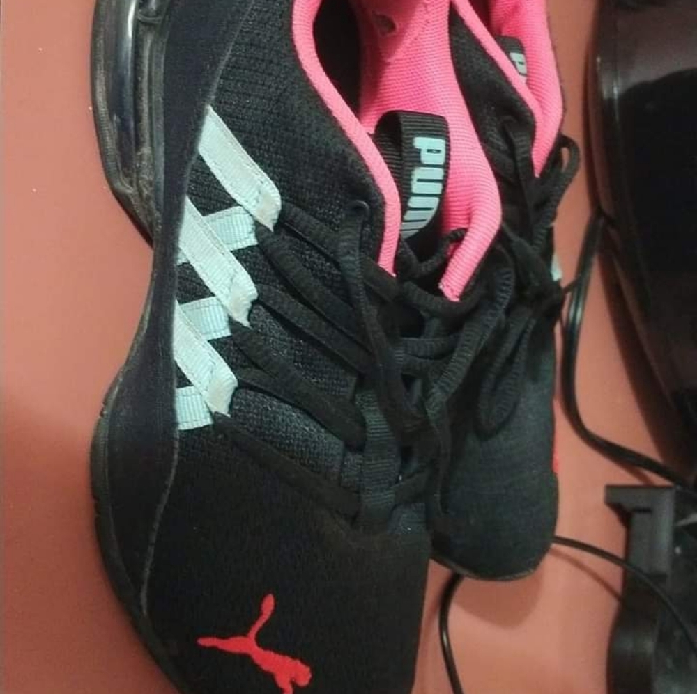 Pumas sz 6.5 ladies